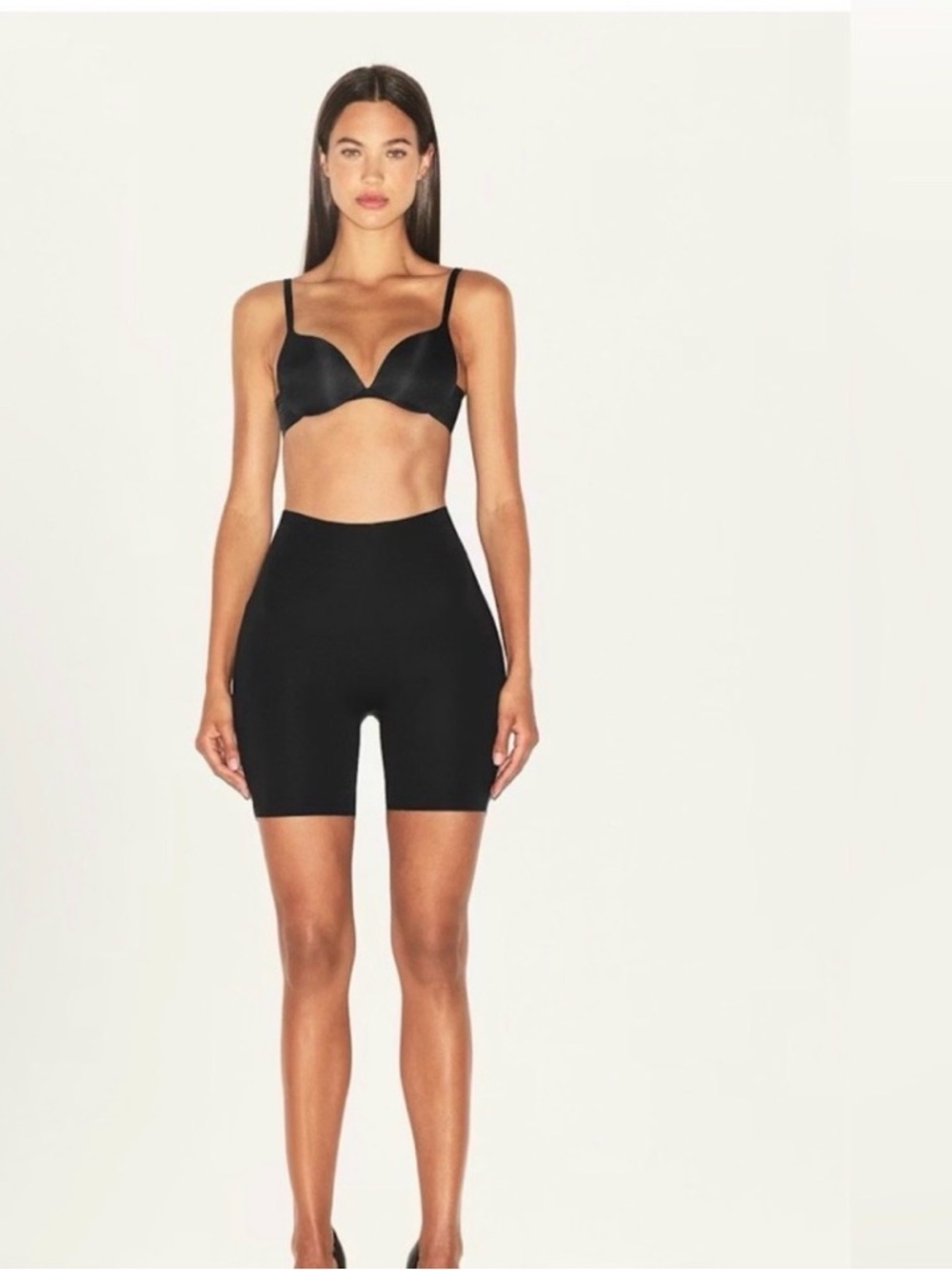 Skims body hip shaping mid tight short